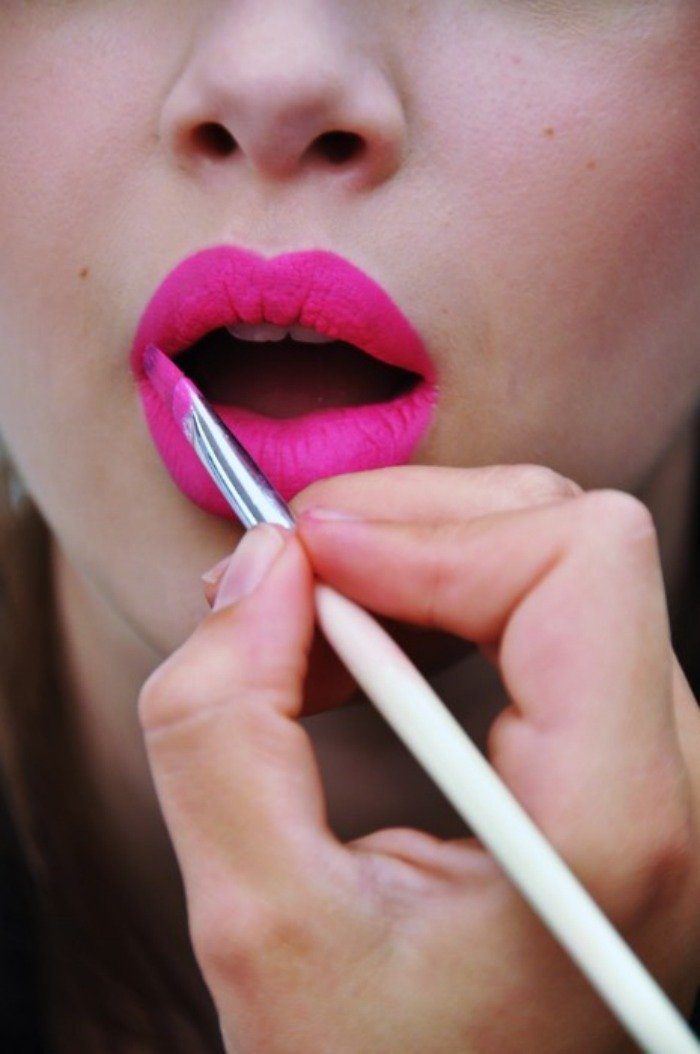 hot pink lip