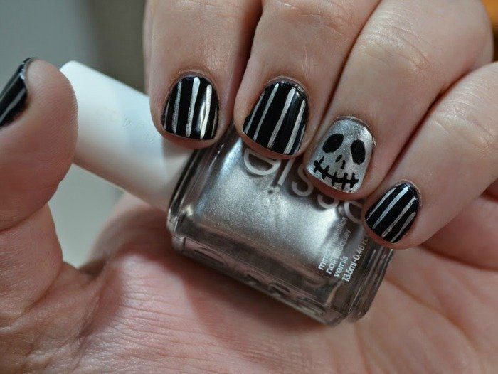 halloween nail art skull and stripes 2