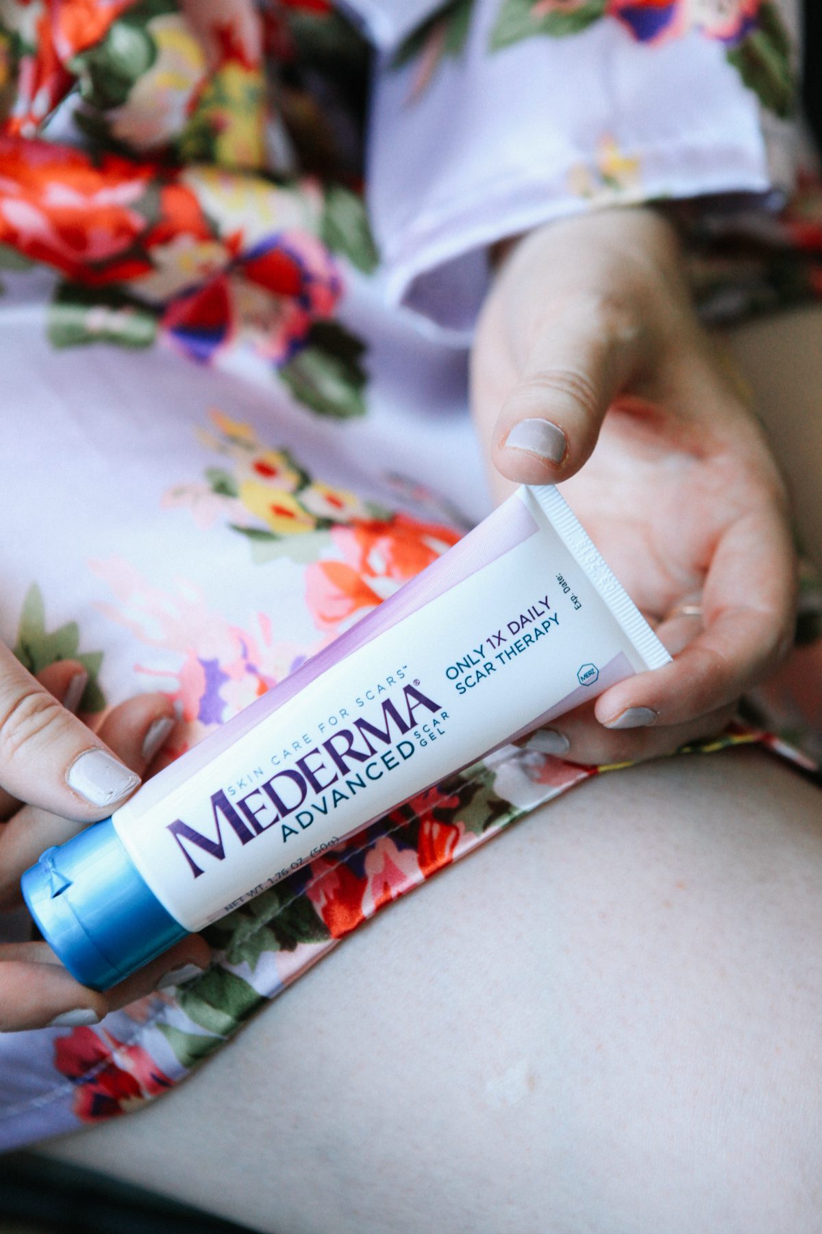 Mederma tub for reduce the appearance of scars