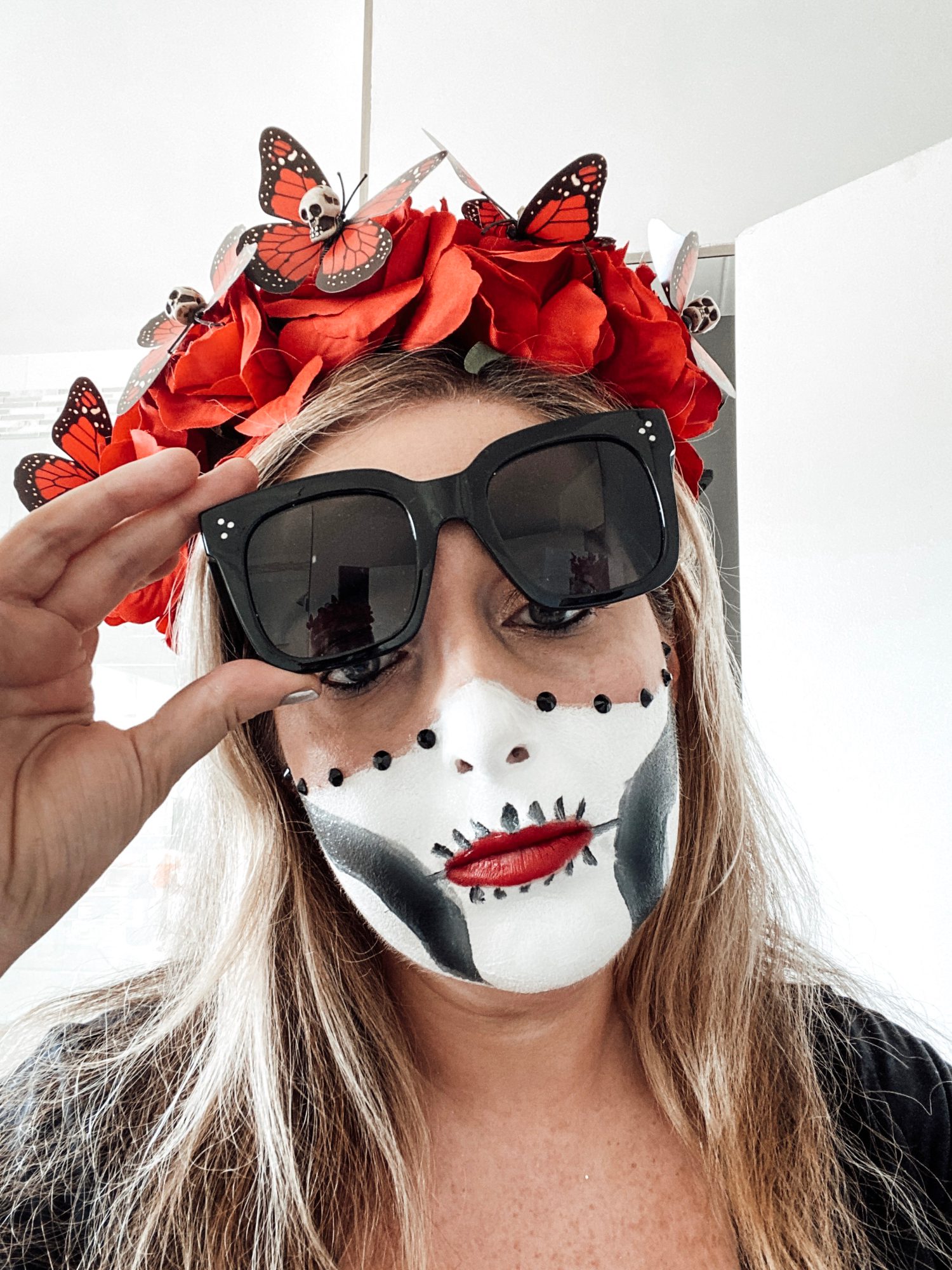 A Super Easy Day of the Dead Makeup Look for Halloween