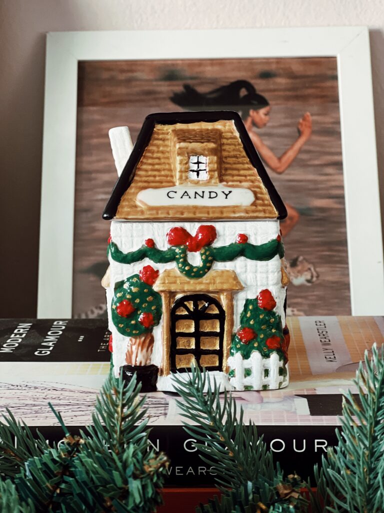 How to make an easy DIY Christmas candy jar 